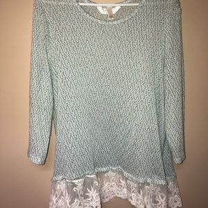 Lace bottom blouse! Size: XL, like new!